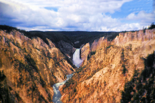 Yellowstone-Upper-Falls.jpg