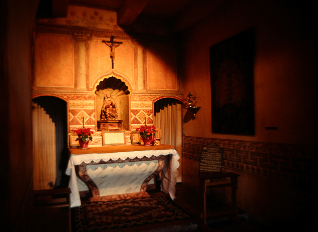 Altar-Mission-Santa-Ine.jpg