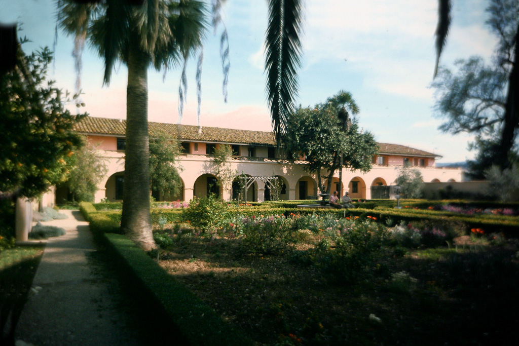 Santa-Ines-Courtyard.jpg